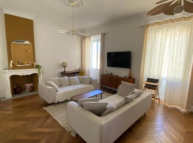 De Maitre T3 80m2 En Plein Centre. Апартаменты *