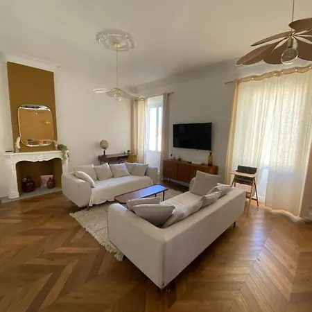 De Maitre T3 80m2 En Plein Centre. Apartmán *